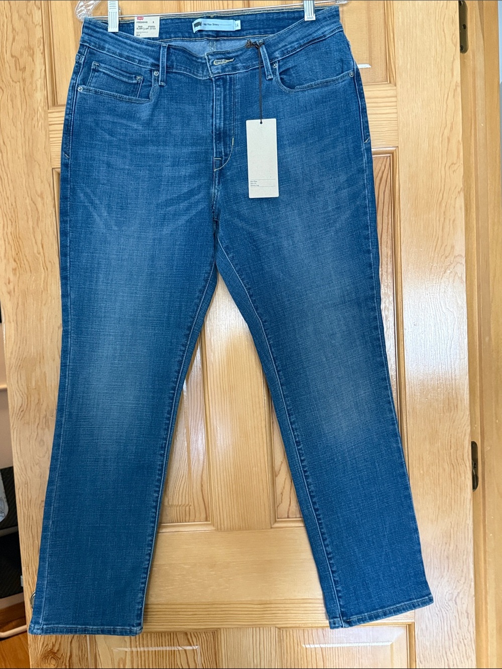 Levi's Women's Skinny Jeans in Medium Blue Wash